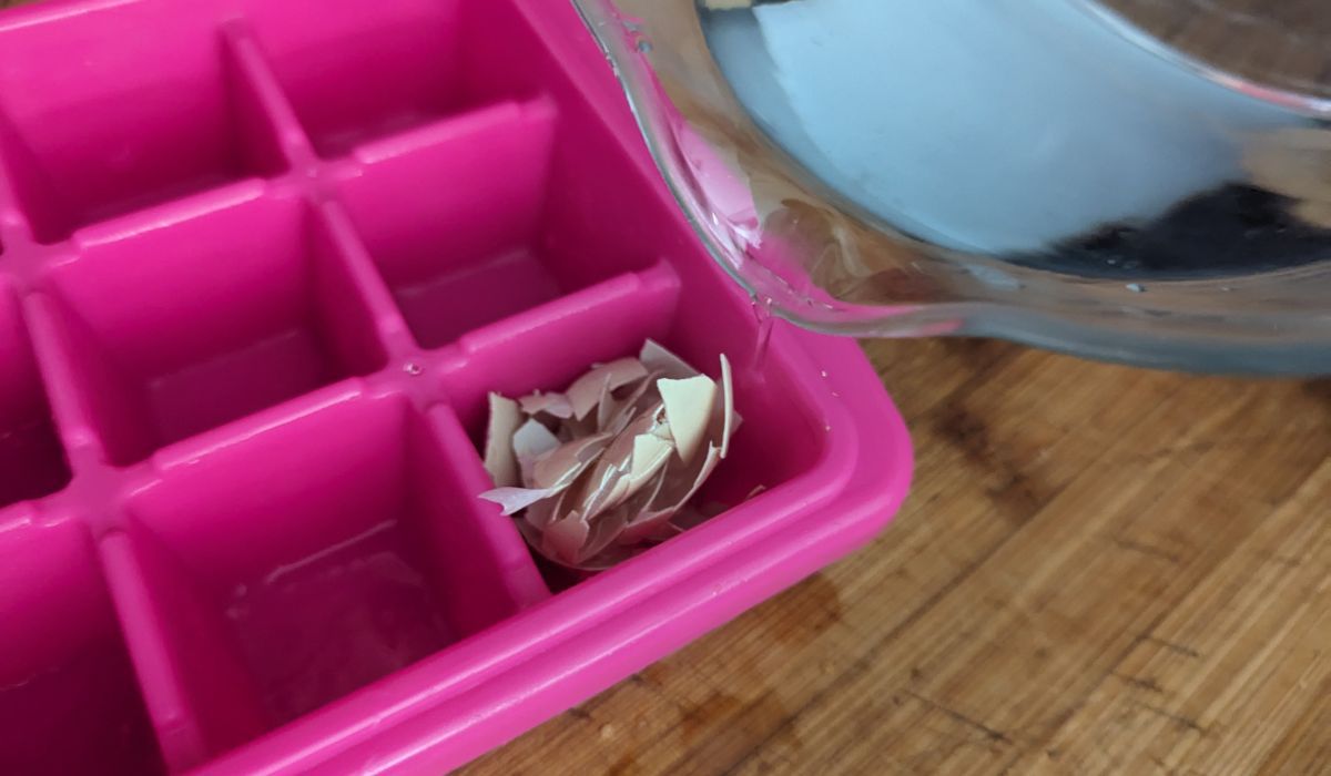 Znajoma często wkładała do zamrażarki skorupki po jajkach. Śmiałam się dopóki sama nie spróbowałam