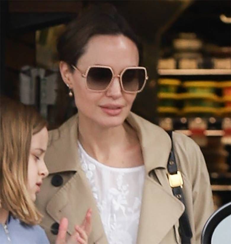 Angelina Jolie na zakupach w Los Angeles pojawiła się w dużych okularach