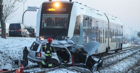 Rzeszów: tragiczny wypadek na torach. Kamery uchwyciły moment zderzenia