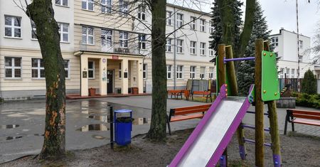 Koronawirus w Polsce. Mimo zawieszenia lekcji w szkołach, w tych placówkach zajęcia muszą odbywać się normalnie.