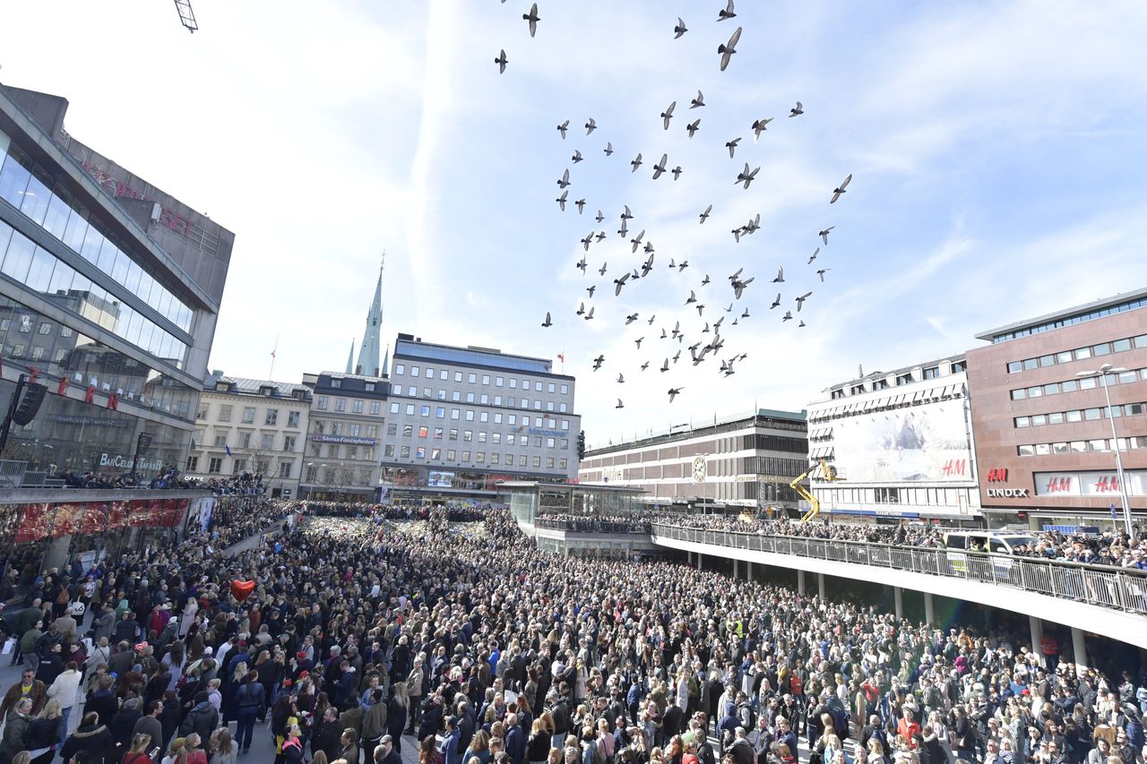 Manifestacja solidarności po zamachu w Sztokholmie