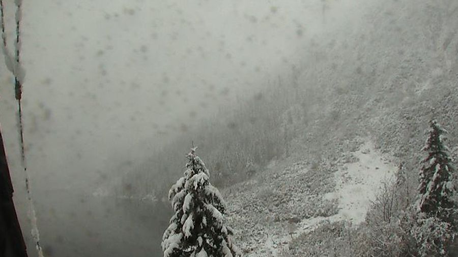 Morskie Oko w śniegu