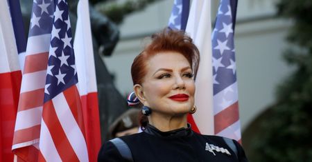 Ambasador USA usiadła do okienka. Przyjmowała telefony w depozyt