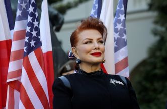 Ambasador USA usiadła do okienka. Przyjmowała telefony w depozyt