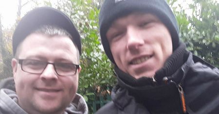 Odnalazł brata po 28 latach. Przypadkiem poczęstował go papierosem na ulicy