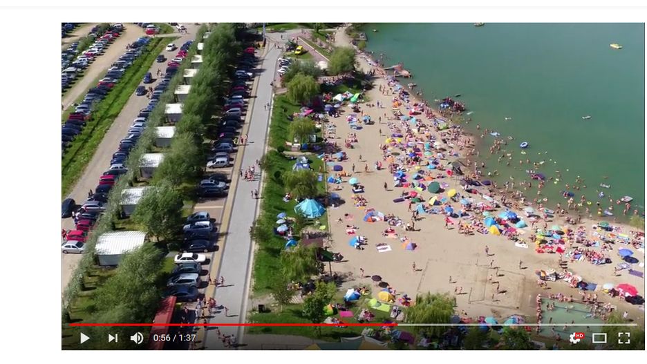Polska Chorwacja ściąga tłumy. W materiale printscreeny z filmiku AERIALMEDIA.PL z serwisu YouTube.