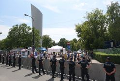 Policjanci publikują zdjęcia swojego jedzenia. To na 16 godzin