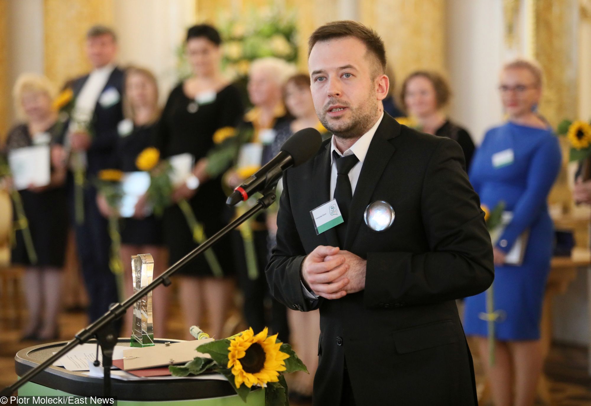 Przemysław Staroń odbiera nagrodę i tytuł Nauczyciela Roku 2018 