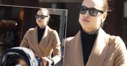 Irina Shayk w banalny sposób przerobiła nudną jesienną stylizację w modowy hit! Genialny pomysł gwiazdy