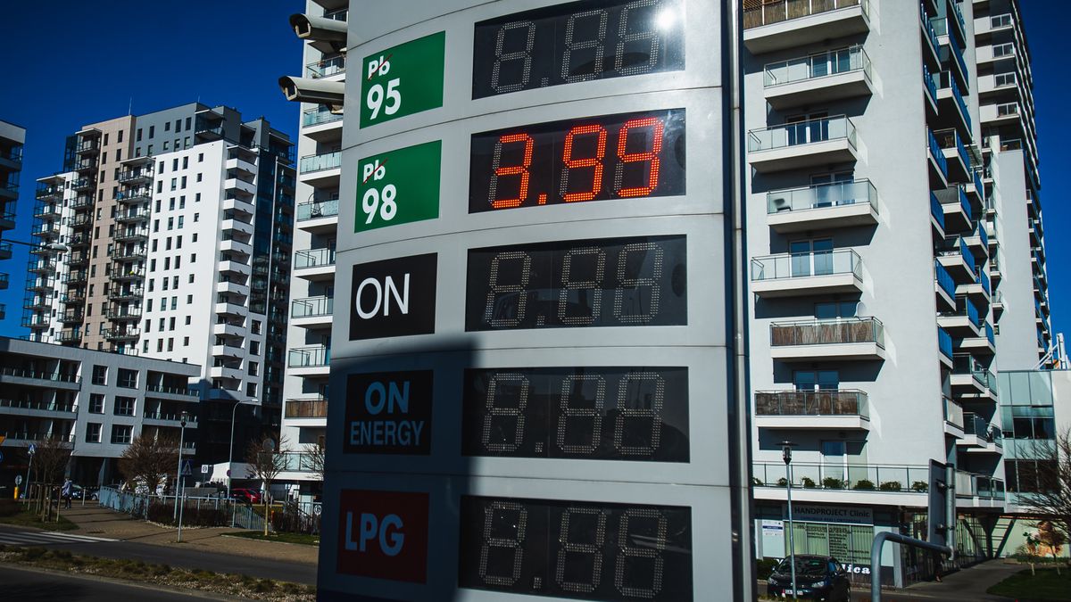 Ceny paliw na niektórych stacjach spadły poniżej 4 zł. Ruchu i tak nie ma.