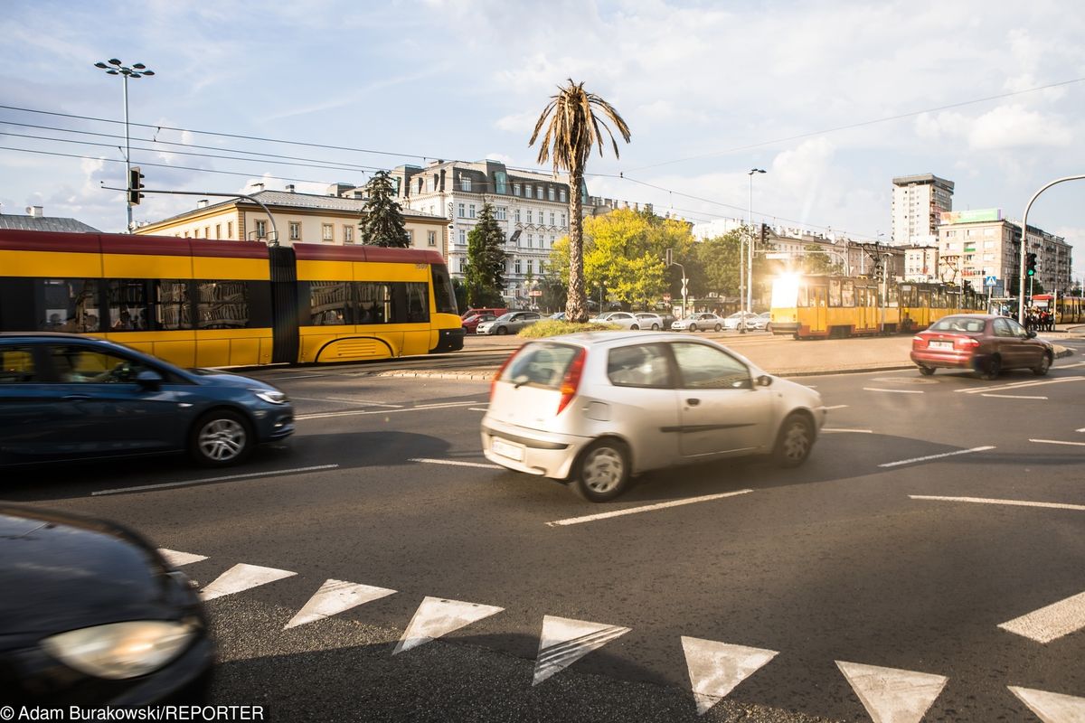 Śródmieście. Zmarł pasażer tramwaju. Duże utrudnienia w porannych godzinach szczytu