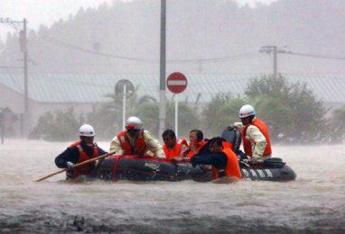 Ewakuacja przed tajfunem w Japonii