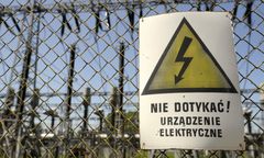 Dobierał się do transformatora. Stanął w płomieniach