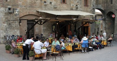 Burza wokół napisu o wyłącznie włoskim personelu w restauracji