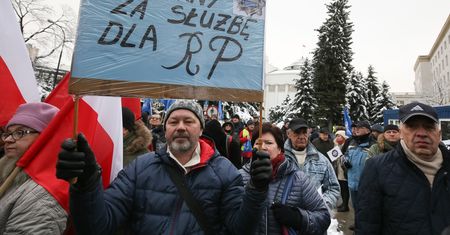 Ustawa dezubekizacyjna. Stracili emerytury, teraz je odzyskali. Decyzją MSWiA