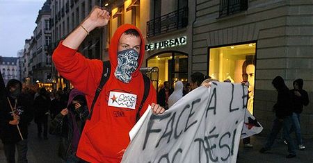 Starcia między policją i przeciwnikami Sarkozy'ego