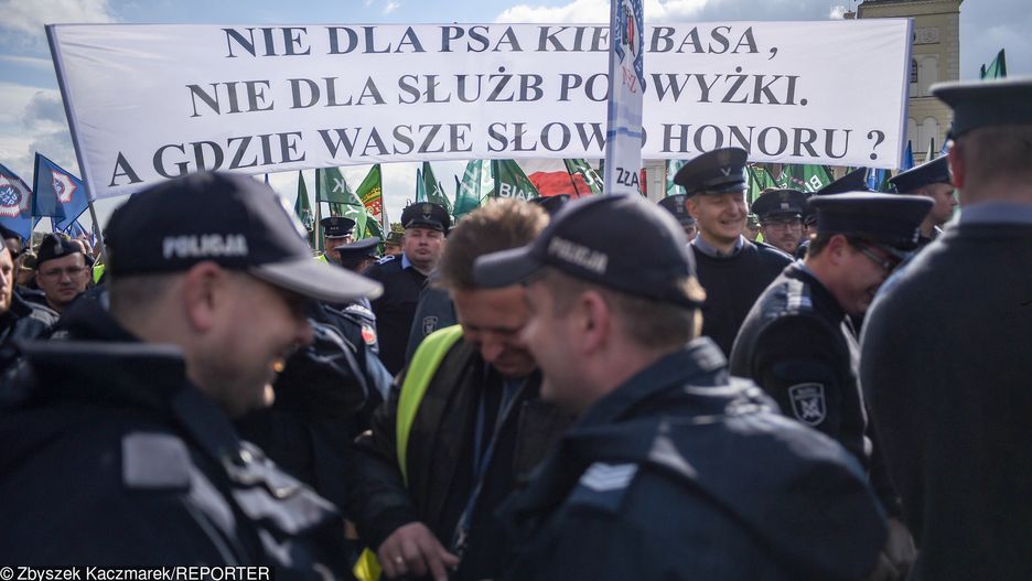 Protest funkcjonariuszy służb mundurowych w Warszawie
