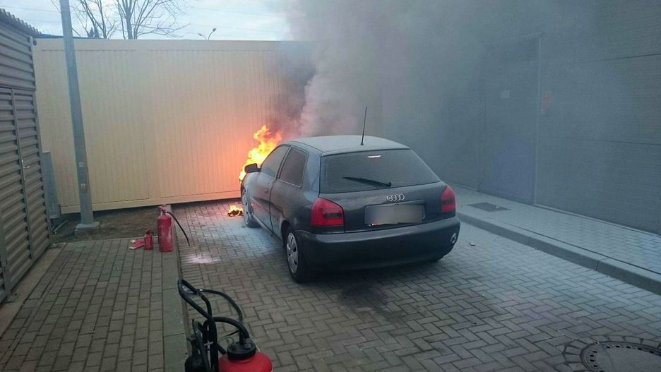 Policjant do ugaszenia pożaru użył 4 gaśnic