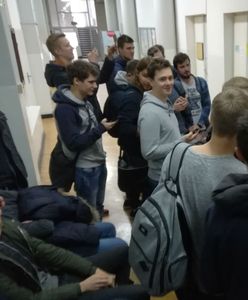 Tą maszyną studenci Politechniki Warszawskiej odkryli żyłę złota. Kebab z automatu
