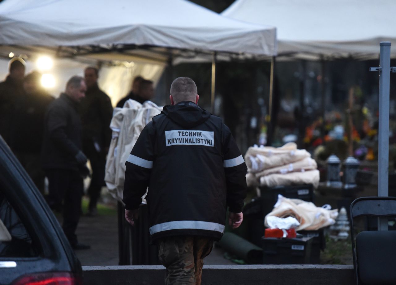 Szczątki kilku ofiar w jednej trumnie. Ekspert: "Zupełnie mnie to nie zaskakuje"