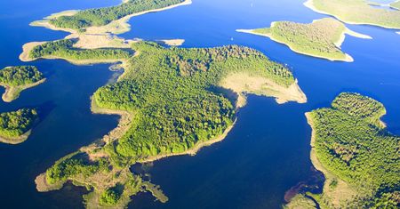Mazury za płotem. Wymarzona działka z własną plażą nielegalna