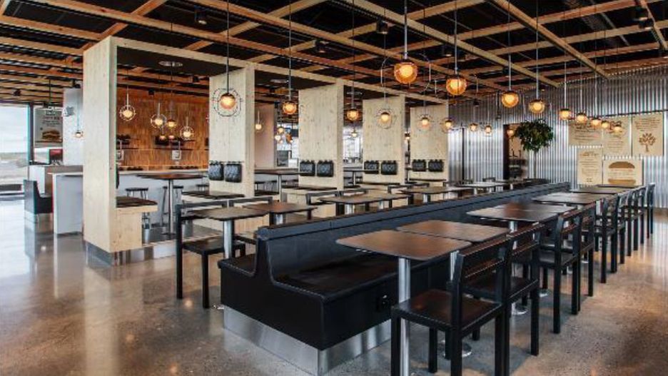 Wystrój restauracji Max Burgers reprezentuje słynny szwedzki minimalizm połączony z funkcjonalnością.