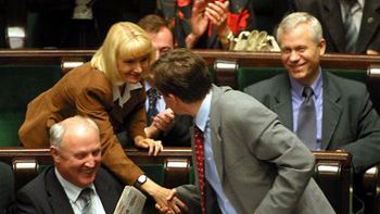 Zbigniew Ziobro odbiera gratulacje od posłów