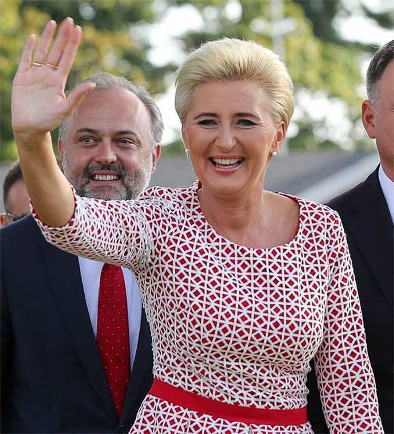 Agata Duda w biało-czerwonej kreacji