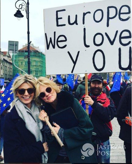 Mołek z dumą publikuje zdjęcia z protestu