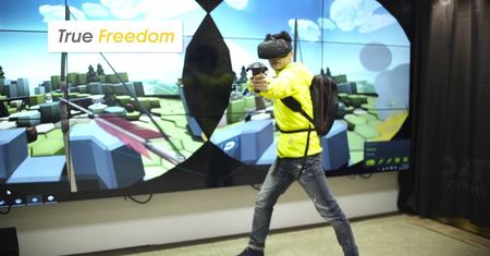 Przeszkadzają wam kable wiszące z gogli VR? Załóżcie na plecy komputer