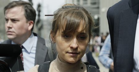 Córka gwiazdy "Dynastii" zwerbowana do sekty. Allison Mack głodziła dziewczynę