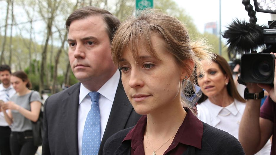 Wśród ofiar sekty była India - córka gwiazdy "Dynastii", Catherine Oxenberg. 