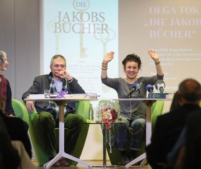 Olga Tokarczuk z literacką Nagrodą Nobla. Warszawa uhonorowała noblistkę w niecodzienny sposób