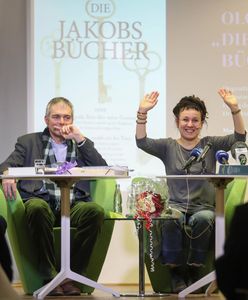 Olga Tokarczuk z literacką Nagrodą Nobla. Warszawa uhonorowała noblistkę w niecodzienny sposób