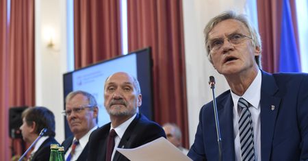 "Co ta podkomisja robi". PO chce wiedzieć, czemu podkomisja smoleńska odwołała prezentację wyników swojej pracy