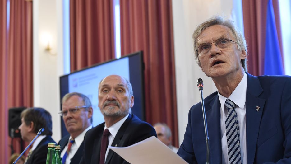 W składzie podkomisji smoleńskiej są Wiesław Binienda, Wacław Berczyński, Antoni Macierewicz i Kazimierz Nowaczyk