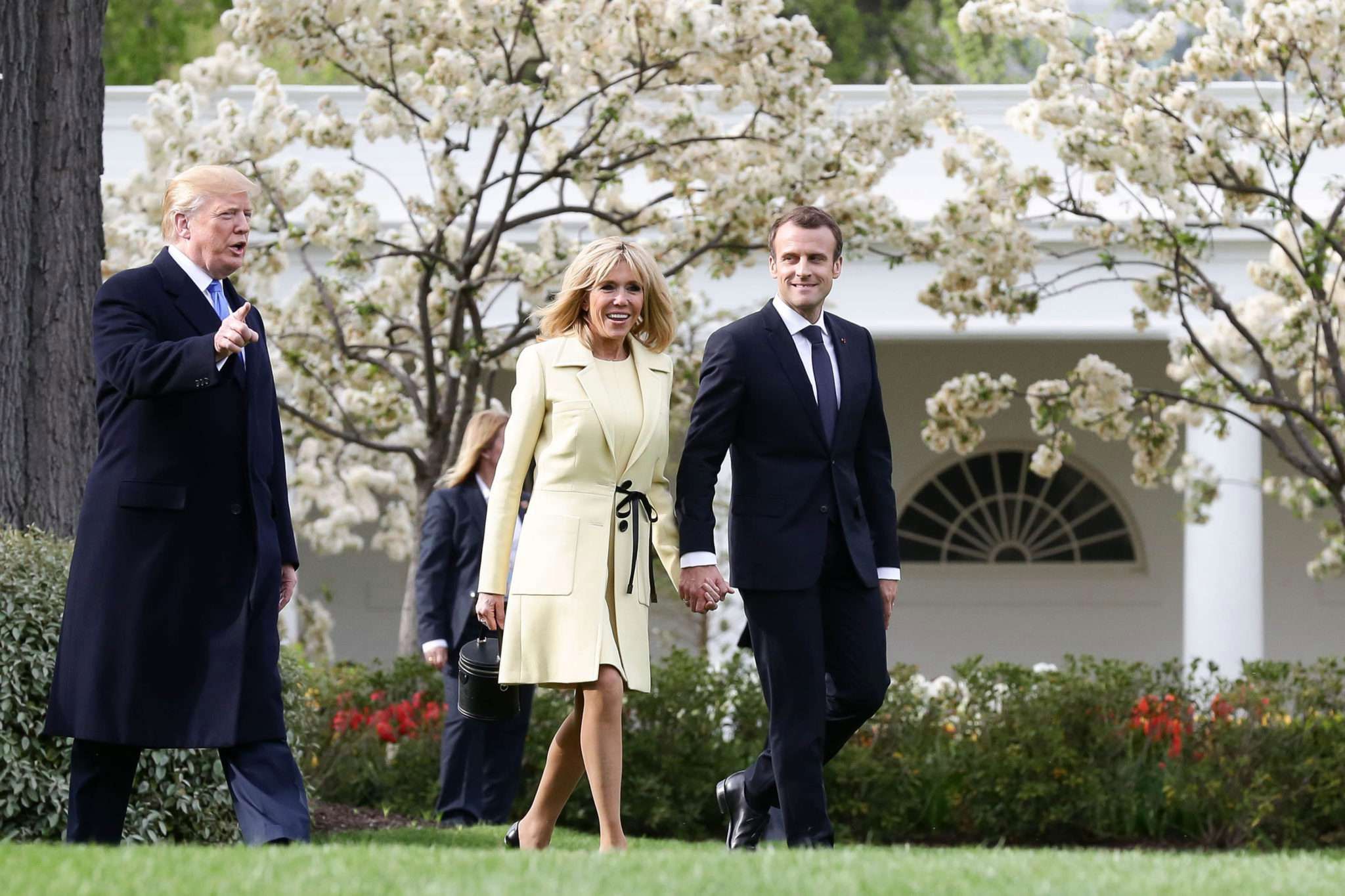 Brigitte Macron i Emmanuel oraz Melania i Donald Trump w Nowym Jorku sadzą drzewa