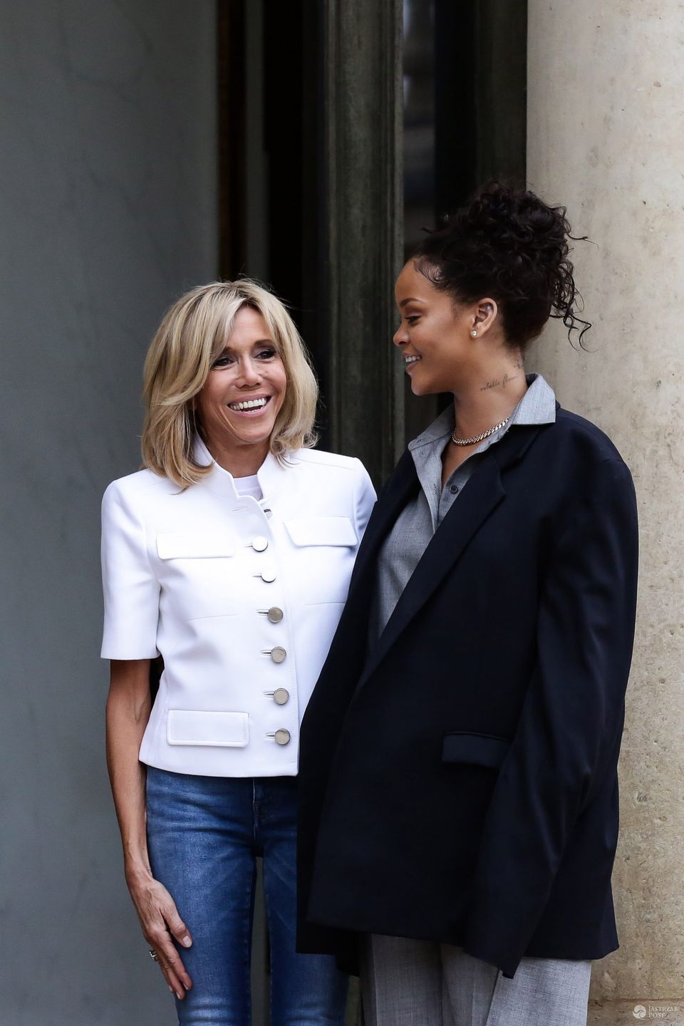 Rihanna spotkała się z Emmanuelem i Brigitte Macron.