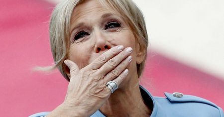 Brigitte Macron na zaprzysiężeniu prezydenta Francji. Wybrała błękit