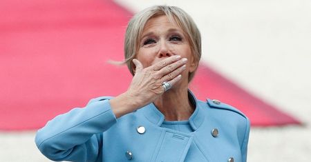 Walka o kolana Brigitte Macron. Przestańmy mówić, że nie wypada!