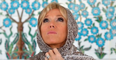 Brigitte Macron bez butów i w chuście. Taki widok to rzadkość!