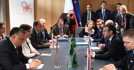 Premier Szydło ostro skomentowała słowa prezydenta Francji. "Aroganckie wypowiedzi"