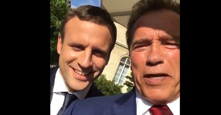 Macron i Terminator ratują Ziemię. Słoneczne selfie jest wymierzone w Trumpa