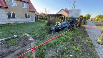 Pijany kierowca volvo wjechał na chodnik i potrącił pieszego. 29-latek nie żyje