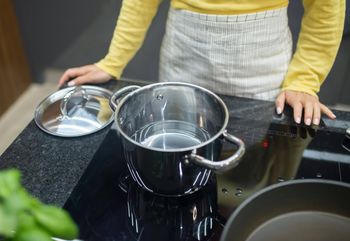 Już nie indukcja. To rozwiązanie coraz częściej trafia do polskich kuchni