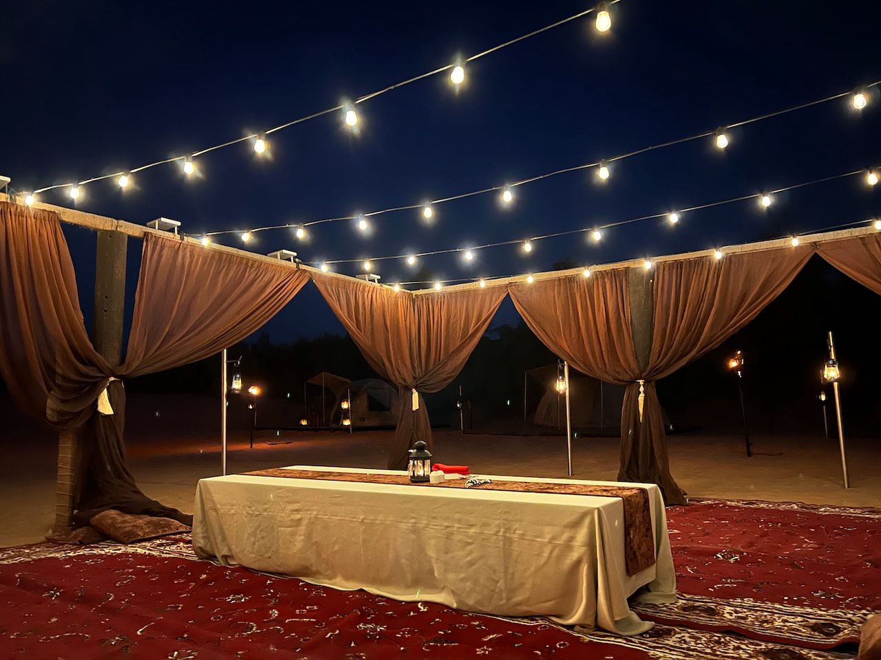 Dubaj. Noc na pustyni