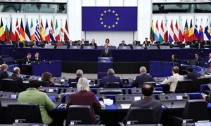 Umowa UE–USA zamrożona. Większość w PE mówi "nie"