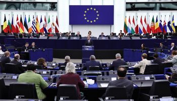 Umowa UE–USA zamrożona. Większość w PE mówi "nie"