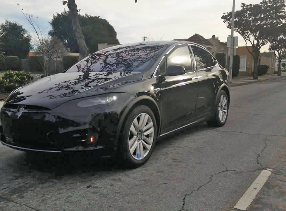 Tesla Model X z minimalnym kamuflażem przyłapana!