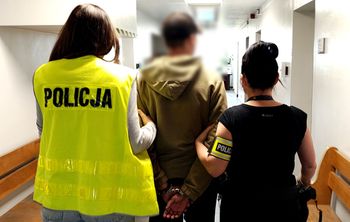Groził nożem na terenie Akademii Piotrkowskiej. 22-latek usłyszał zarzuty